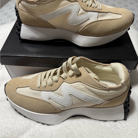 Steve Madden Cream and Tan Sneakers with Minimalist Design - Picture 2 of 6
